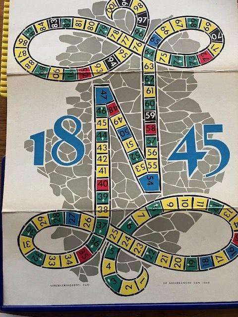 Spel 1845, Hobby en Vrije tijd, Gezelschapsspellen | Bordspellen, Vijf spelers of meer, Ophalen of Verzenden, Gebruikt