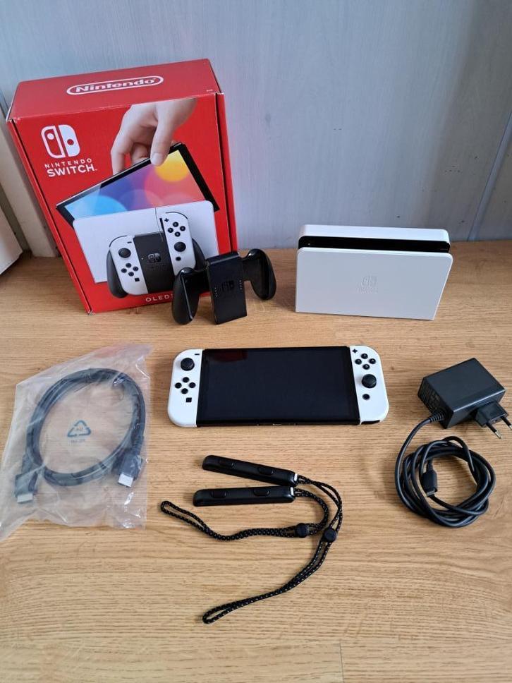 Nintendo Switch OLED 64 gb - Wit, Spelcomputers en Games, Spelcomputers | Nintendo Switch, Zo goed als nieuw, Switch OLED, Met 1 controller