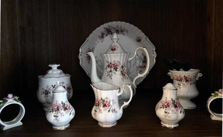 Antiek servies Royal Albert Bone England, Antiek en Kunst, Antiek | Servies compleet, Ophalen