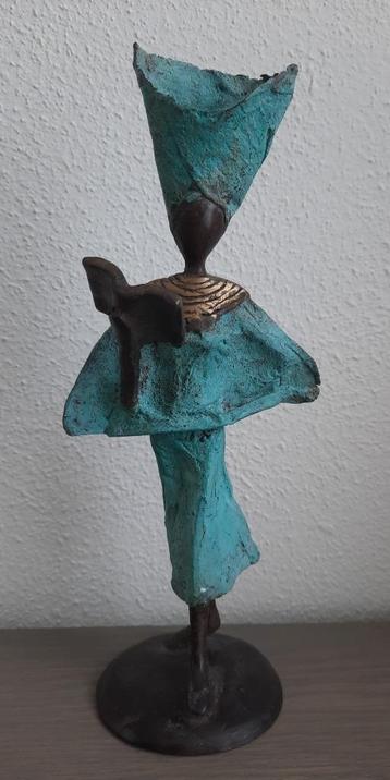 Afrikaanse dame in turquoise – brons beschikbaar voor biedingen