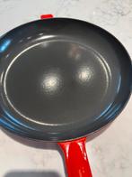 Le Creuset La Mama koekenpan 29 cm kersenrood, Huis en Inrichting, Gietijzer, Ophalen of Verzenden, Zo goed als nieuw, Keramische plaat