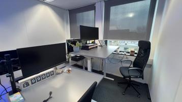 2x Elektrische zit/sta bureaus