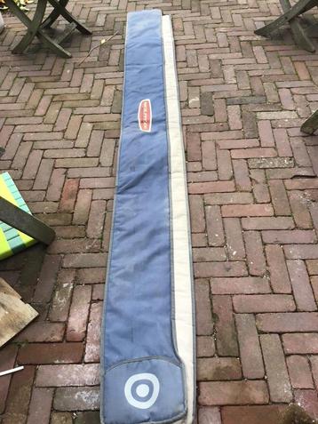 Hoes voor 4 windsurfmasten beschikbaar voor biedingen