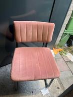 2 Oude roze stoelen met zwart onderstel, Huis en Inrichting, Stoelen, Ophalen of Verzenden, Overige kleuren, Metaal, Twee