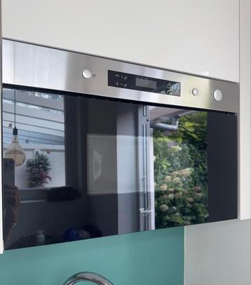 De Whirlpool AMW 440/IX is een inbouwmagnetron beschikbaar voor biedingen