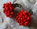 Vintage Clips goudkleurig van mooie rode boontjes kralen, Sieraden, Tassen en Uiterlijk, Oorbellen, Ophalen of Verzenden, Zo goed als nieuw