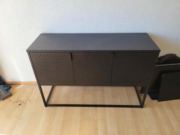 Dressoir zwart metaal beschikbaar voor biedingen