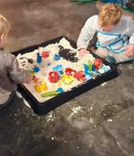 Grote hoeveelheid kinetisch zand in speciale bak!, Ophalen, Zo goed als nieuw