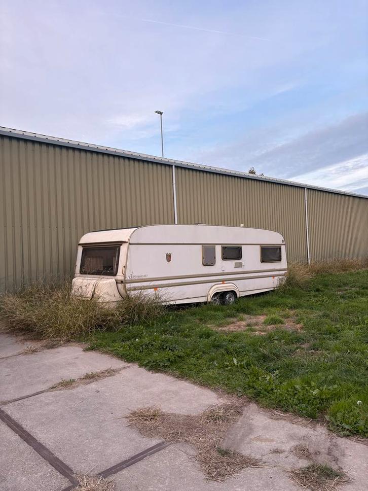 Caravantendermaster Opknapper - Doe een bod!, Caravans en Kamperen, Caravans, Particulier, tot en met 4, 1250 - 1500 kg, Rondzit