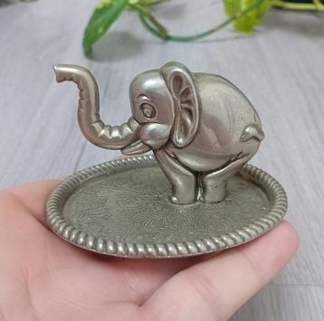 Vintage verzilverde olifant ringhouder beschikbaar voor biedingen