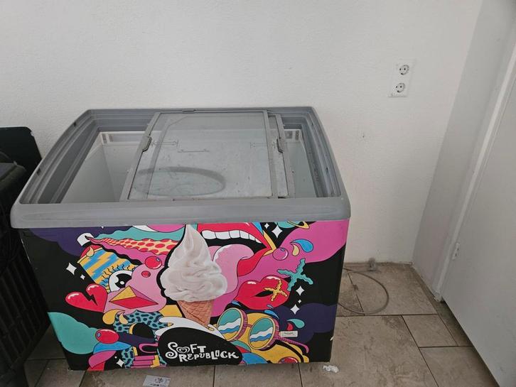 Ijsvitrine - Soft Republck Design, Witgoed en Apparatuur, Vriezers en Diepvrieskisten, Gebruikt, Ophalen