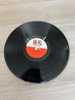Klok gemaakt van een LP, Huis en Inrichting, Woonaccessoires | Klokken, Ophalen of Verzenden, Nieuw, Analoog, Wandklok
