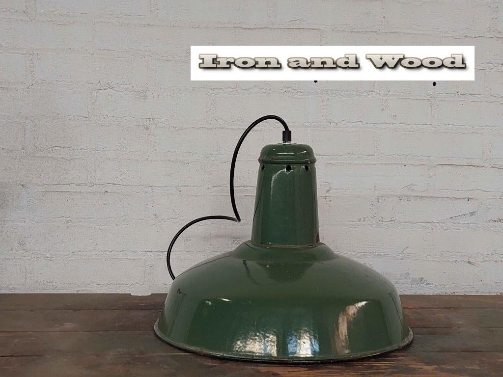 Groene oude brocante emaille vintage lamp D41 H30, Huis en Inrichting, Lampen | Hanglampen, Ophalen of Verzenden, Gebruikt, Minder dan 50 cm