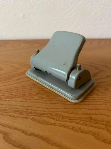 Retro perforator beschikbaar voor biedingen