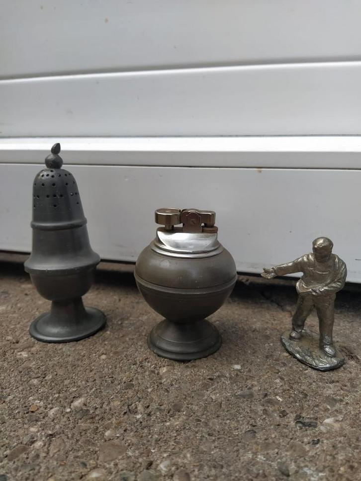 Vintage Tinnen Voorwerpen: Strooier, Aansteker, Beeldje, Antiek en Kunst, Curiosa en Brocante, Ophalen
