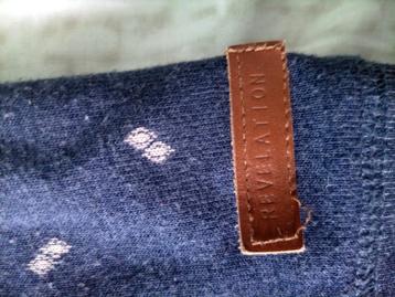 Revalation trui.  Maat L.  Blauw.  beschikbaar voor biedingen