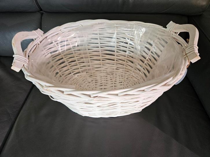 Countryfield gevlochten mand met plastic inzet, Huis en Inrichting, Woonaccessoires | Schalen en Manden, Nieuw, Mand, Ovaal, Riet