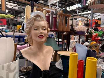 Ijhallen kraam gezocht binnen 15 en 16 nov beschikbaar voor biedingen