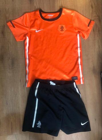 Nike Oranje Voetbaltenue 2010 kinder Maat L beschikbaar voor biedingen