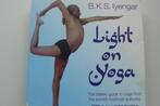 IYENGAR / Light On Yoga / classic guide to yoga / dipika, Gelezen, Instructieboek, Meditatie of Yoga, Verzenden