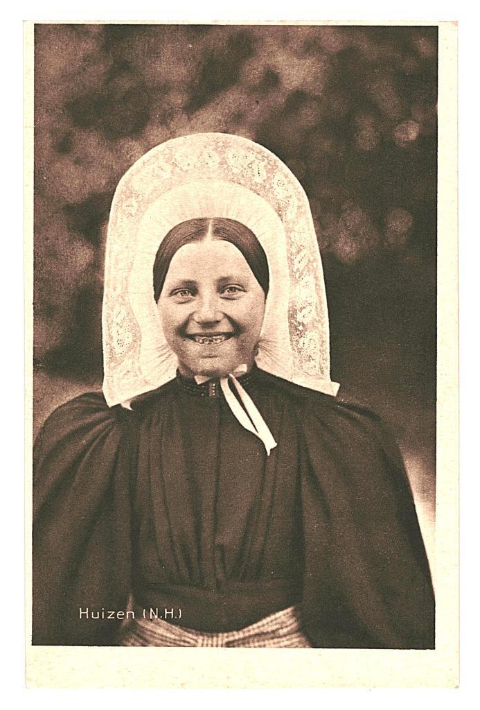 979709 Klederdracht Huizen NH Nette oude kaart Onbeschreven, Verzamelen, Ansichtkaarten | Nederland, Ongelopen, Noord-Holland