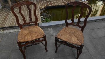 2 stuks antiek rieten stoelen zeer oud nog in prachtstaat beschikbaar voor biedingen