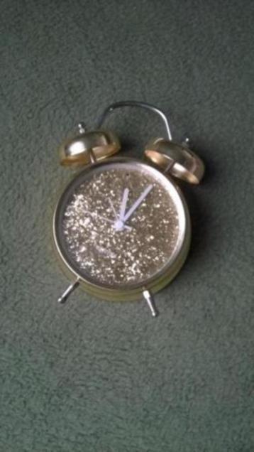 Tafelklok wekker klok beschikbaar voor biedingen