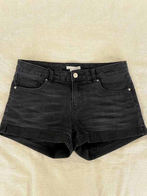 Nette spijker short / korte broek van H&M maat 34, Kleding | Dames, Spijkerbroeken en Jeans, Zwart, Ophalen of Verzenden