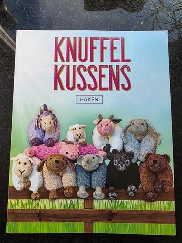 Mr. Cey - Knuffelkussens haken beschikbaar voor biedingen