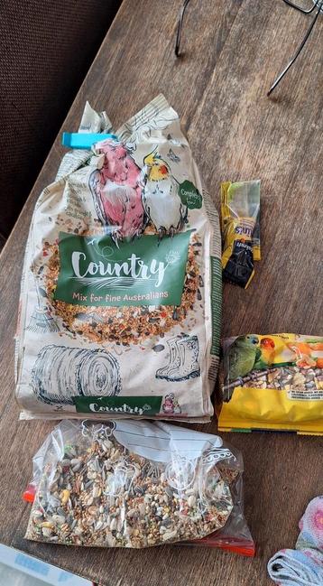 Vogelvoer beschikbaar voor biedingen