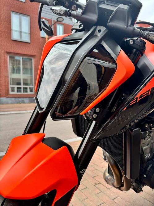 KTM DUKE 890 met fabrieksgarantie en o.a. Akrapovic uitlaat, Motoren, Motoren | KTM, Particulier, Naked bike, meer dan 35 kW, 2 cilinders