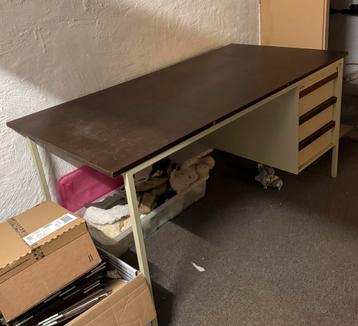 Stevig bureau, 76 hoog 160 lang 80 diep  beschikbaar voor biedingen