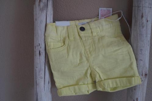 Nieuwe korte gele broek Name it maat 80, Kinderen en Baby's, Babykleding | Maat 80, Nieuw, Meisje, Broekje, Ophalen