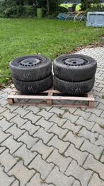 Set winterbanden op stalen velgen Vredestein Snowtrac 5, Ophalen, 15 inch, Banden en Velgen, Winterbanden