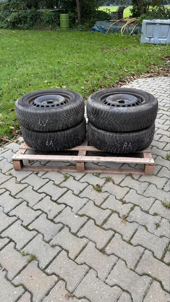Set op staal 195 /65 R15 Vredestein Snowtrac 5 winterbanden, Auto-onderdelen, Banden en Velgen, Banden en Velgen, Winterbanden