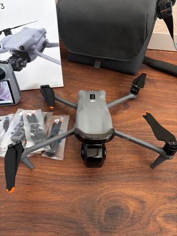 DJI Air 3 Fly More Combo RC2 + Extra's beschikbaar voor biedingen