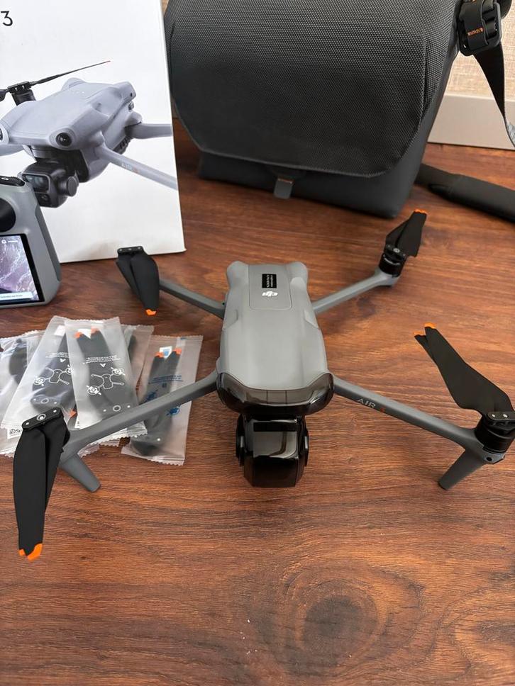 DJI Air 3 Fly More Combo RC2 + Extra's, Audio, Tv en Foto, Drones, Zo goed als nieuw, Drone met camera, Ophalen