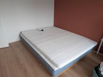 Ikea matras met topper en laddenbodems 1,60 m