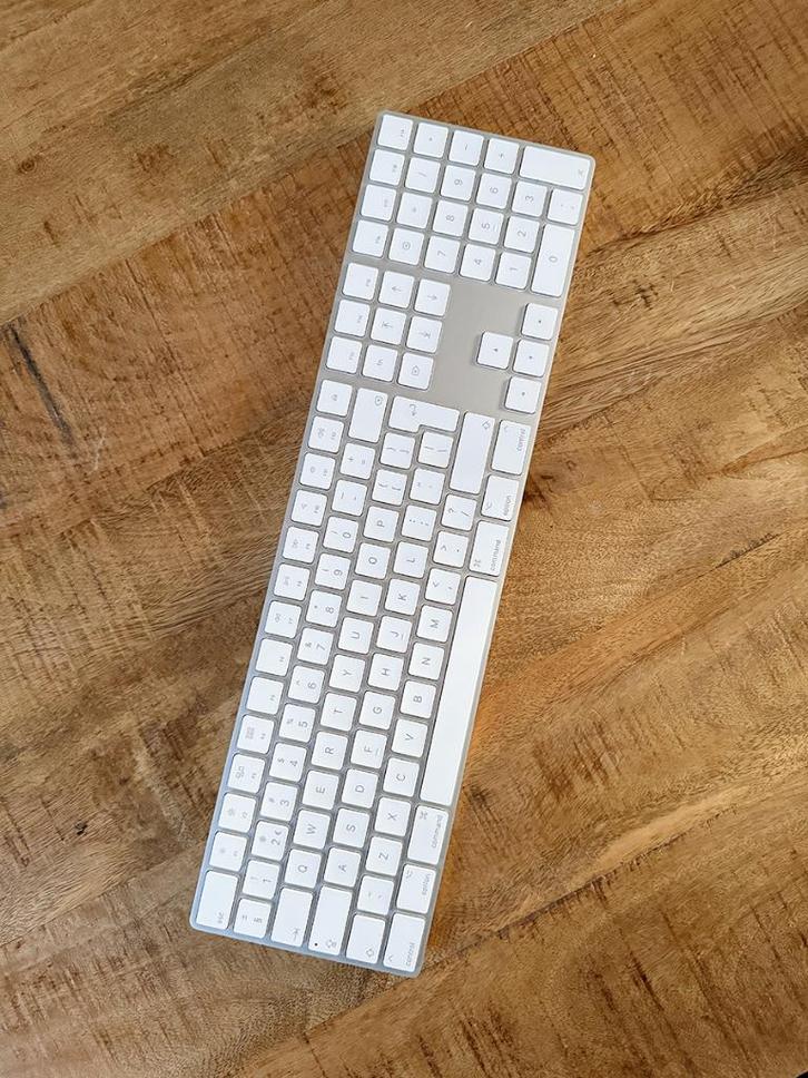 Apple Magic Keyboard 2 wireless met numeriek toetsenblok, Computers en Software, Toetsenborden, Zo goed als nieuw, Qwerty, Draadloos