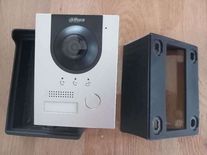 Deurbel met camera en intercom/beeldscherm van Dahua, Huis en Inrichting, Deurbellen, Zo goed als nieuw, Bedraad, Compatibel met smartphone