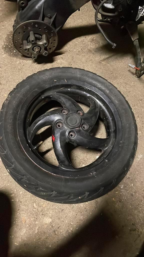 Gilera runner DD achterband, Fietsen en Brommers, Brommeronderdelen | Algemeen, Zo goed als nieuw, Uitlaat, Ophalen of Verzenden
