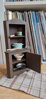 Maileg hoekkast met keukenspullen en kleedje, Verzamelen, Ophalen of Verzenden, Poppenhuis