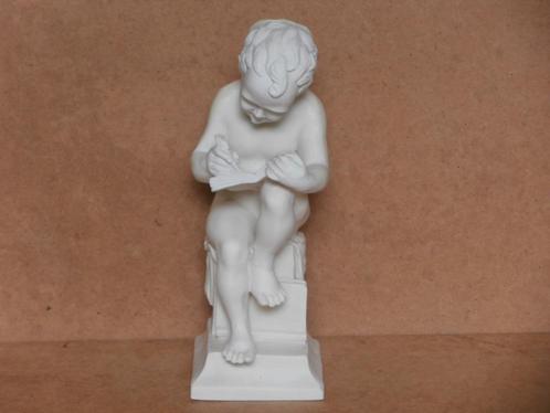 Italiaans schrijvende jongenman op sokkel beeldje albast '60, Antiek en Kunst, Kunst | Beelden en Houtsnijwerken, Ophalen of Verzenden