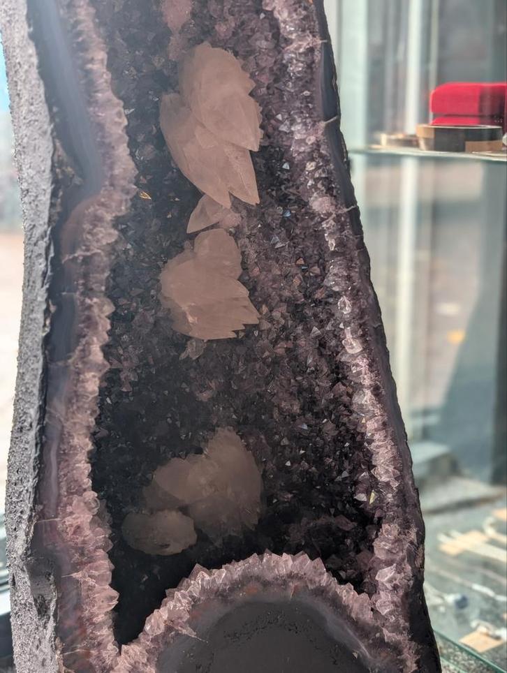 XXL Amethist Geode - 114 kg 50% korting, Antiek en Kunst, Curiosa en Brocante, Ophalen of Verzenden