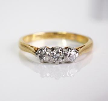 18 krt gouden ring met 3 diamanten beschikbaar voor biedingen