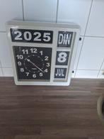 Klok, kalender voor slecht zienden, Huis en Inrichting, Woonaccessoires | Klokken, Ophalen, Zo goed als nieuw, Staande klok