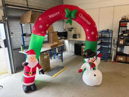Opblaasbare Kerstboog 2,4 m met Kerstman en Sneeuwpop – Fees, Diversen, Kerst, Zo goed als nieuw, Ophalen