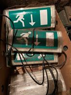 Vluchtgangs borden, Ophalen