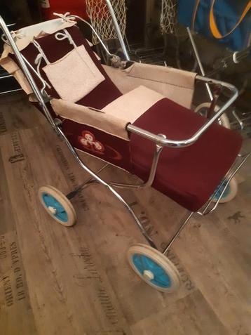 Poppen en poppenwagen 's vintage retro