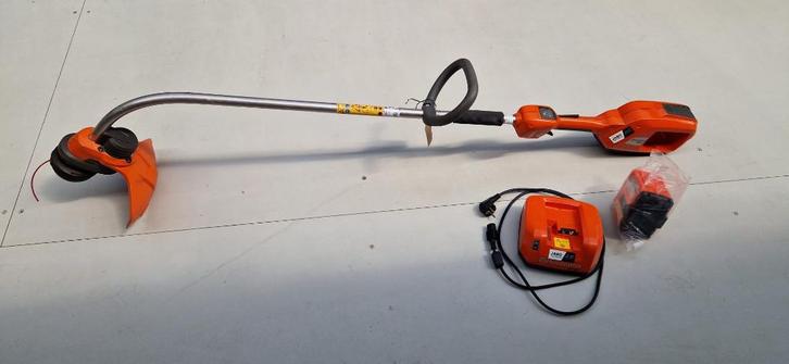 Husqvarna trimmer 136LiC met lader + nieuwe accu!, Tuin en Terras, Grastrimmers, Accu, Ophalen